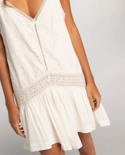 High Spirits – Robe Courte Blanche en Broderie Anglaise